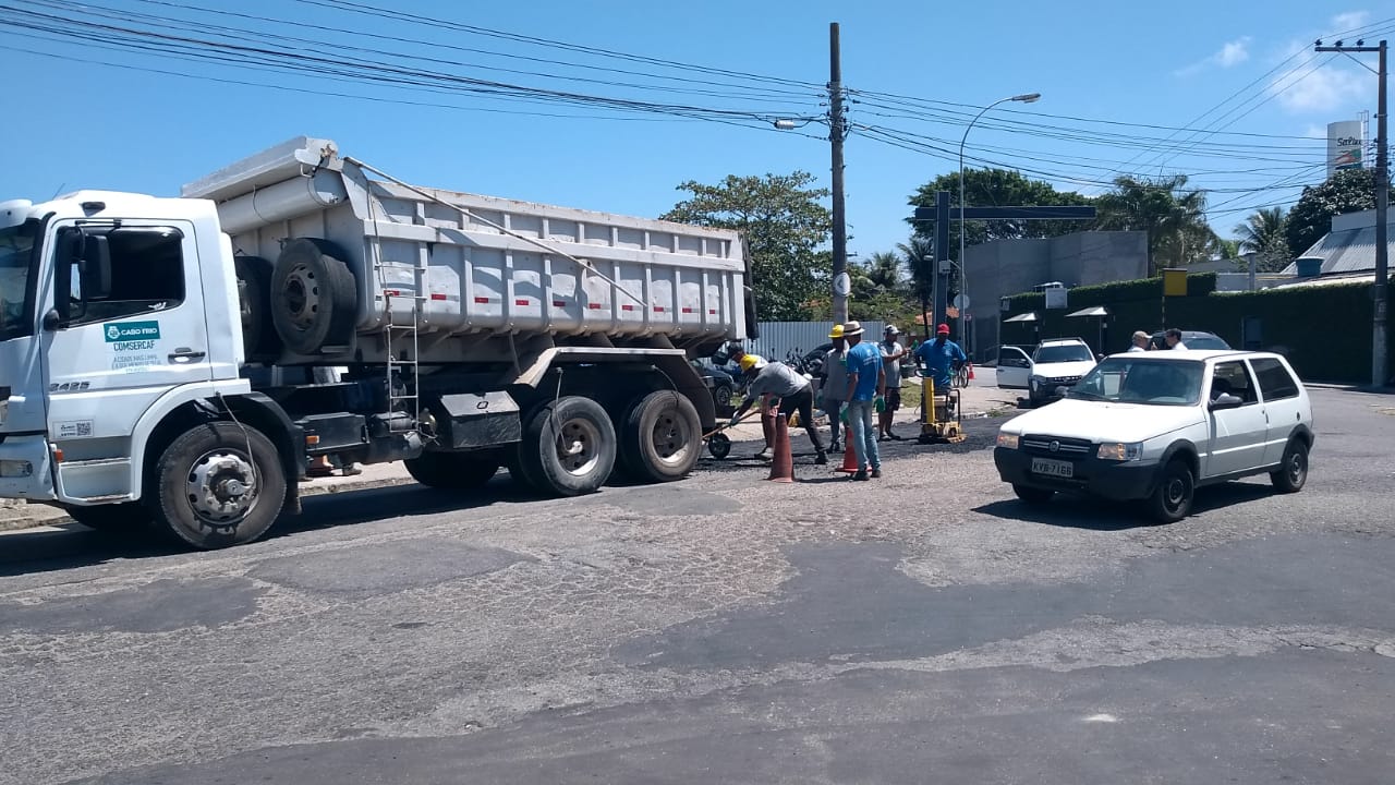 Prefeitura de Cabo Frio realiza operação tapa buracos Prefeitura